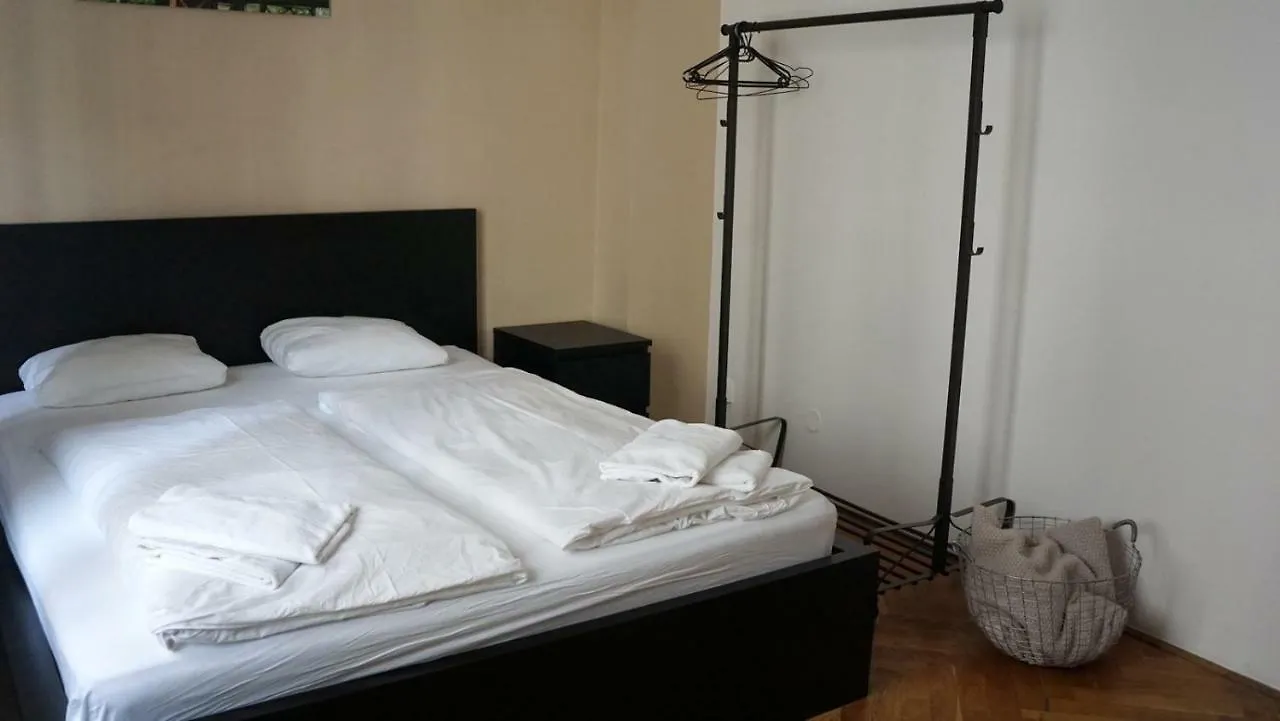 Funci Dancing 6 Apartment Prag Tjekkiet
